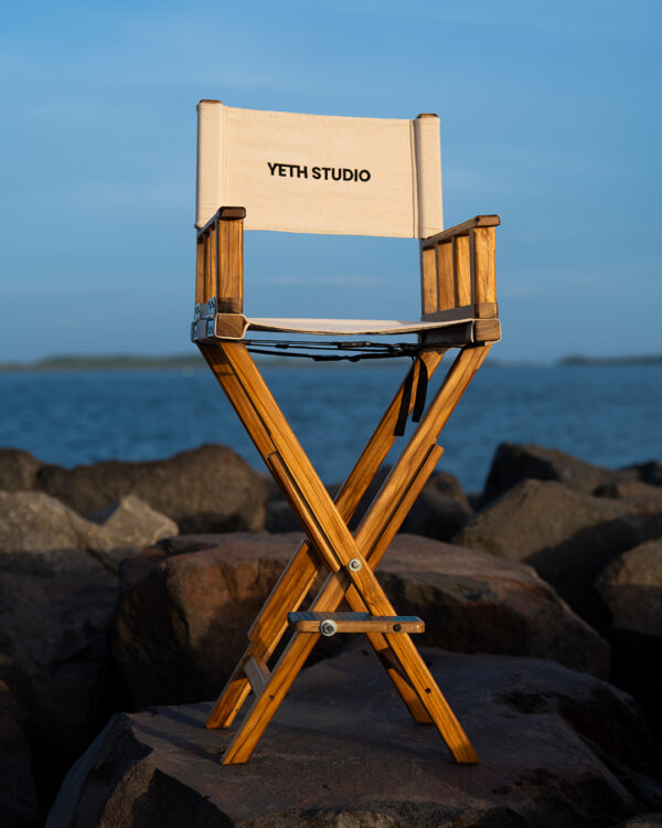 Silla de Director de Cine - Fotografia de producto - en playa - YETH STUDIO Silla de director